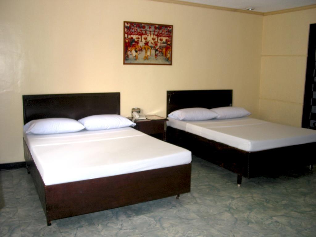 Crosswinds Ocean Hotel Paranaque City Room photo