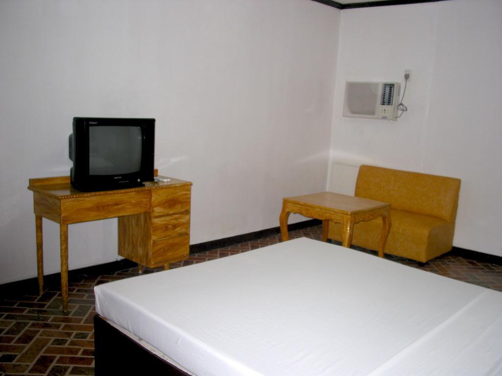 Crosswinds Ocean Hotel Paranaque City Room photo